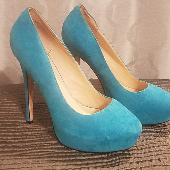 Heels - Picture 3 of 7